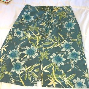 NWOT- Tommy Bahama hundred percent silk skirt with side zip closure.